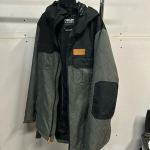 Oakley Men’s  Insulated Jacket. Size L Dark Green:Black. NWOT